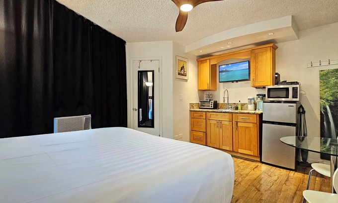 Waikiki Apartment | Our comfortable suite at the Waikiki Grand Hotel®