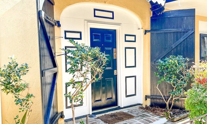 Downtown Charleston Apartment | Our condominium is located in the heart of the medical district