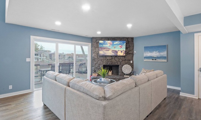 Lake Ozark Condo | Our Cove Retreat - Perfect for Wave-Free Swimming, Tanning & Prime Location Fun!