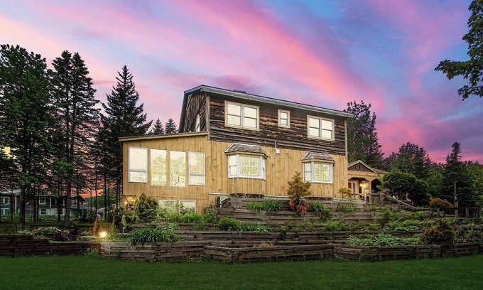 West Dover Villa | Out Door hot tub, Indoor pool, Sauna &Game room