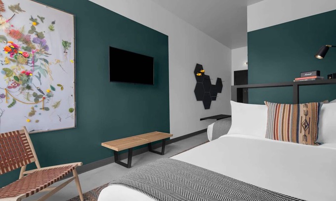 People's Freeway Hotel | Outdoor Adventure Haven evo Style, Dogs Are Welcome, Free Parking!