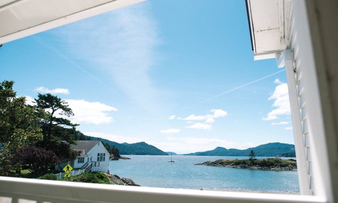 Eastsound Hotel | Outlook Inn