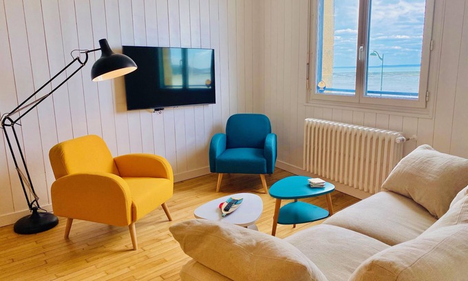 Ille-et-Vilaine Apartment | Outremer: 100% renovated apartment in the 1st rank of the Bay of Mont St-Michel