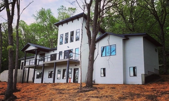 Decorah House | Over 3600 sqft house in gorgeous Decorah, Iowa!