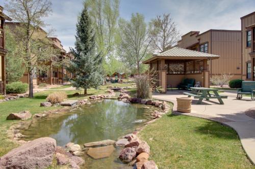 Heber Apartment | Overgaard Condo with Balcony, Near Hiking and Golfing