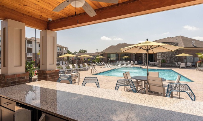 Farragut Apartment | Overlook 4302 I Stunning 2Bd/2Bth Apt I Pool