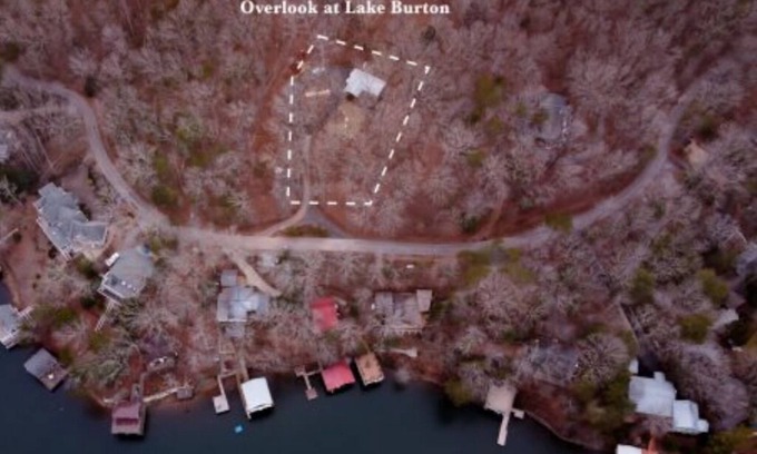 Clarkesville House | Overlook at Lake Burton - Modern rustic home and beautiful views of Lake Burton