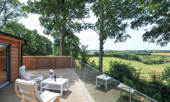 Liskeard Cottage | OWL LODGE, character holiday cottage, with a garden in Menheniot