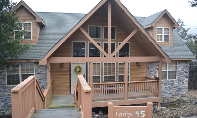 Branson West Cabin | OWNER PAYS PARKING FEES. Family Friendly Lodge Nestled in the Woods