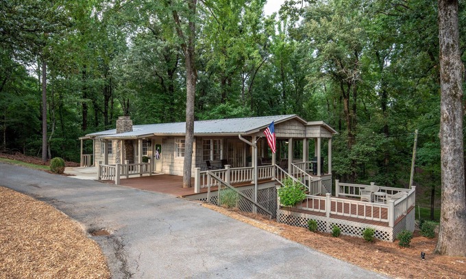 Oxford Cabin | Oxford Hillside Hideaway