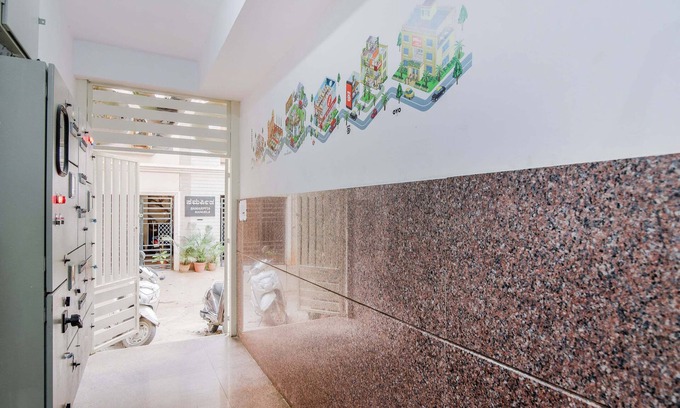 BTM Layout Hotel | OYO 15695 Varcity Comforts