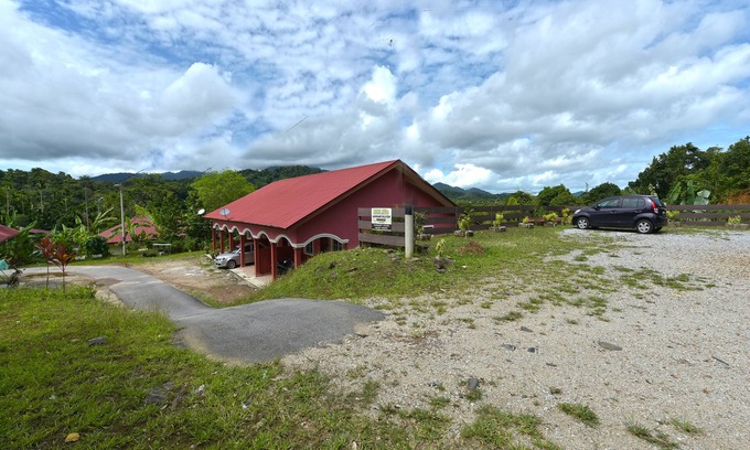 Kampung Mawar Hotel | Oyo 90605 Nurulhuda Langkawi Hillview Roomstay