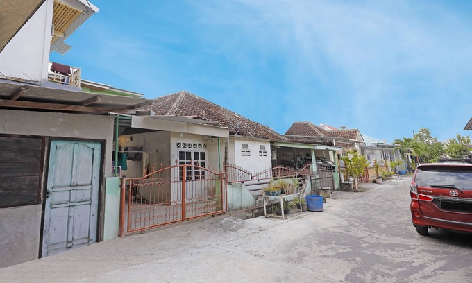 Tanjung Pinang Hotel | OYO 90998 Wisma Pinggir