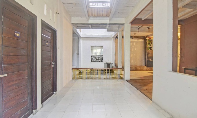 Manado City Centre Hotel | OYO 92964 Kost 99