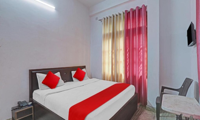 Gomti Nagar Hotel | OYO Flagship 81112 Krishna Villa