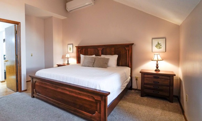 Ponce De Leon Bed & Breakfast | Ozark Misty Morning Suite