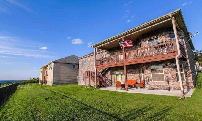 Fieldstone Bluffs House | Ozark Mountain views! Family! Quiet area!