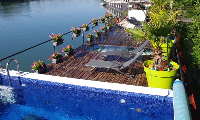 Villeneuve-les-Avignon Bed & Breakfast | Péniche le Hasard