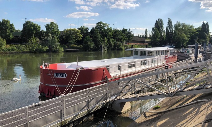 Asnieres-sur-Seine Boat Rental | Péniche Liberté aux Portes de Paris