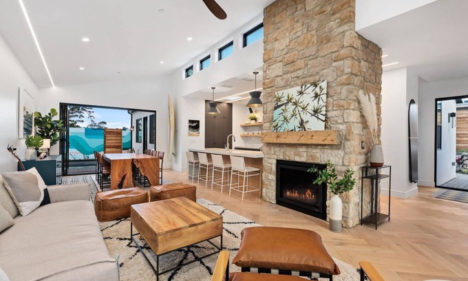 Leucadia House | Pacific Paradise: Modern Luxury Oasis in Encinitas
