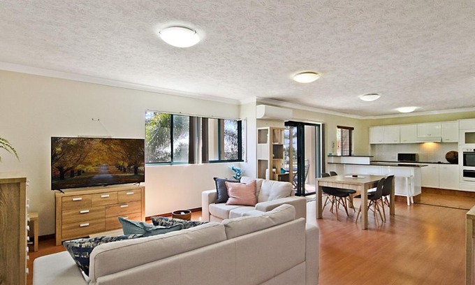 Bilinga Apartment | Pacific Place Unit 7 2 Graham Street Bilinga