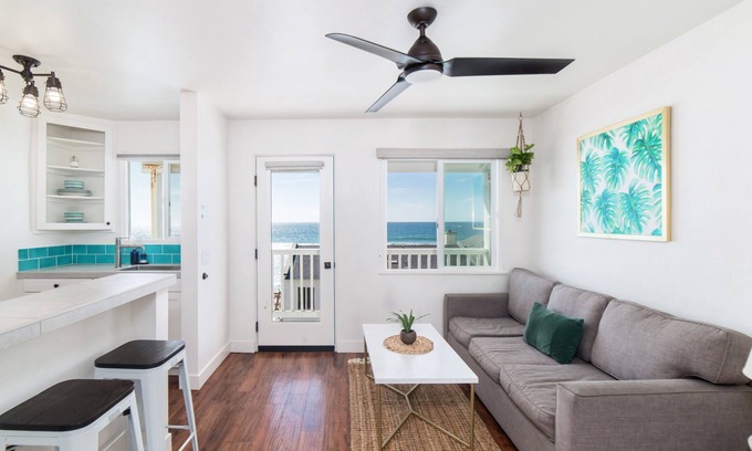 Townsite Condo | Pacific Villas - Unit 3