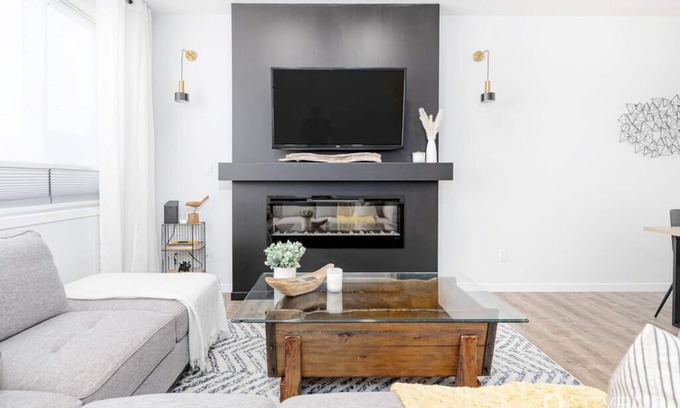 Southwest Edmonton House | Paisley. Sleeps 6. Dog Friendly. A/C