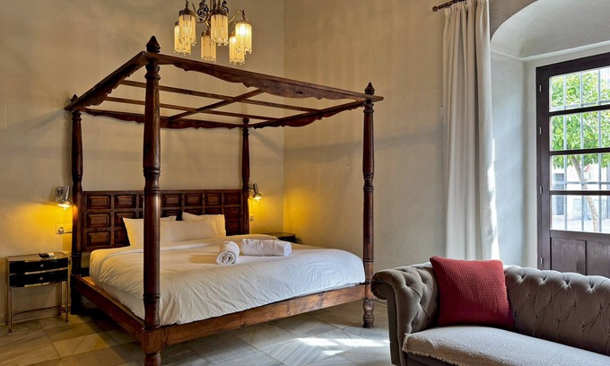 Jerez de la Frontera Old Town Ski Chalet | Palacio Jaramago - Ole Solutions