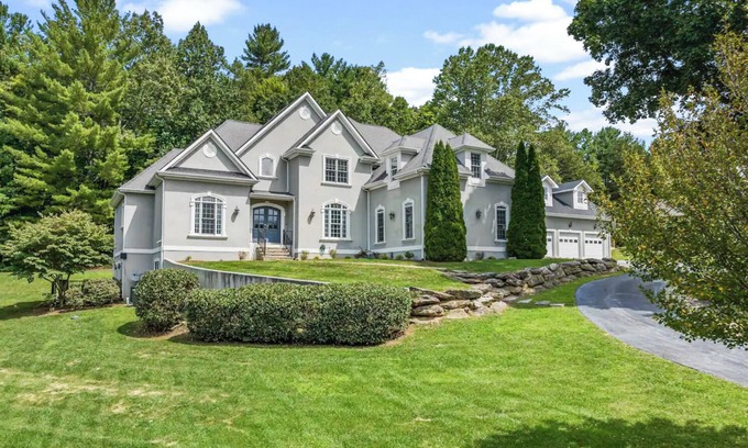 Fletcher House | Palatial 8BR: Pool/Spa/Cinema/Indoor Pickleball, Sleeps 24+