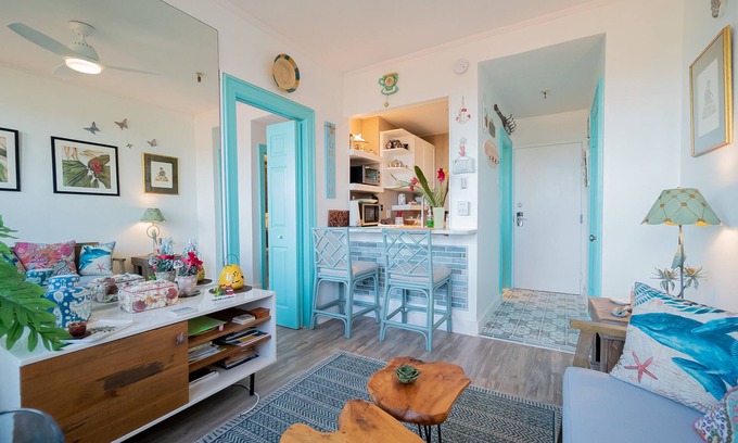 Palm Beach - West Palm Beach Condo | 🏝Palm Beach Island Condo-Hotel King One Bedroom Close to Beach🏖