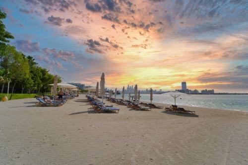 Palm Jumeirah Apartment | Palm Paradise 1BR - Beachfront Escape with Pool, Gym, Parking & Balcony