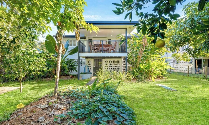 Manunda House | Palm Paradise Garden Getaway near Cairns