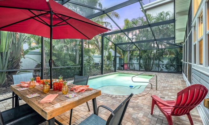 Siesta Key Cottage | 🌴 Palm Shade Cottage | Charming 1-Bedroom in SK, Access to Pool, Walk to Beach!