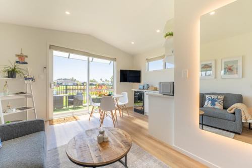 Papamoa Beach Apartment | Palm Springs Pearl - 7 minutes walk to the beach