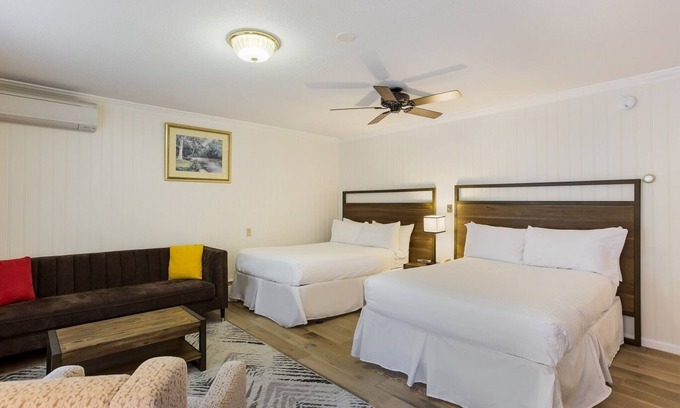 Manchester Center Resort | Palmer House Resort - Deluxe Two Double Beds 3