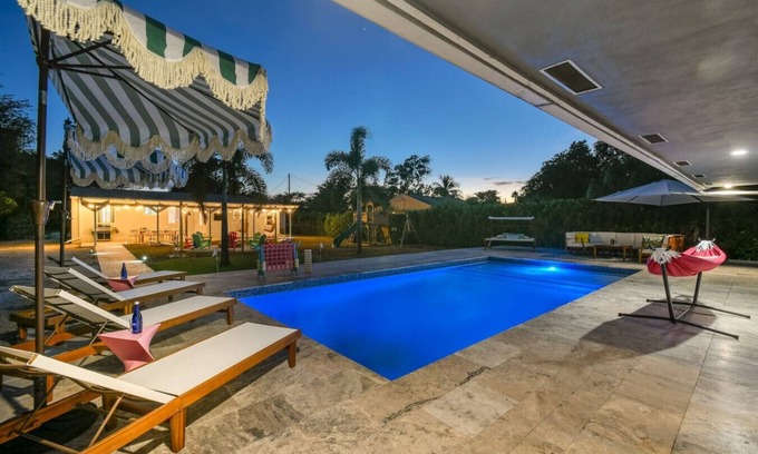 Westgate House | PalmParadise: 5BR Family&Pet Fun, HeatedPool&Games