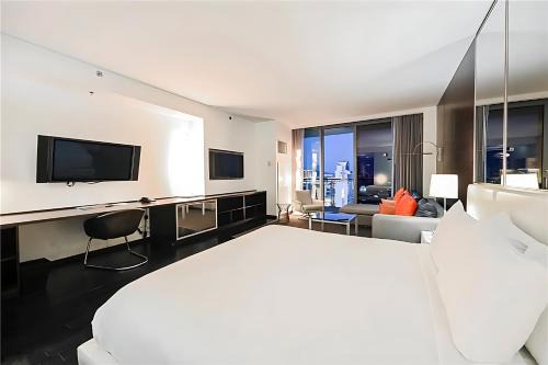 Las Vegas Apartment | Palms Place Hotel StripView with Open Balcony -33