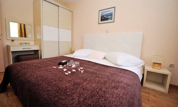 Potocnica Apartment | Panoramic 4* Apartment with Sauna, Gym & Pool 7