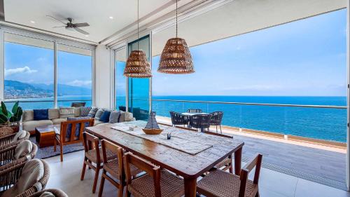 Las Glorias Apartment | Panoramic Hot Tub Oceanview Luxury 4BR Penthouse