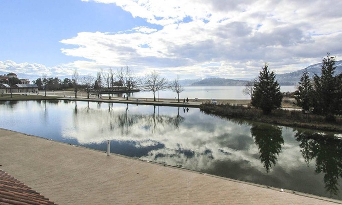 North End Resort | Panoramic Lake View Fabulous 2-storey Townhome in Discovery Bay Resort
