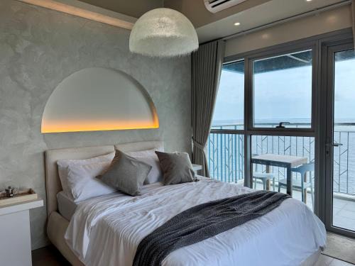 Tambo Apartment | Panoramic Seaview near Airport Facing the Bay 14H