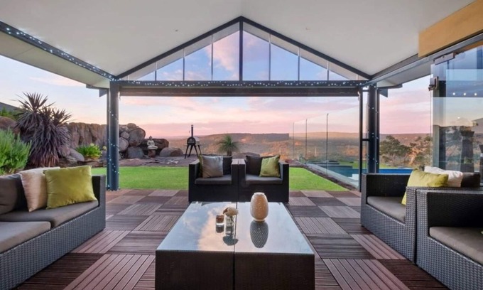 Perth House | Panoramic views, secluded nature retreat in the Perth Hills