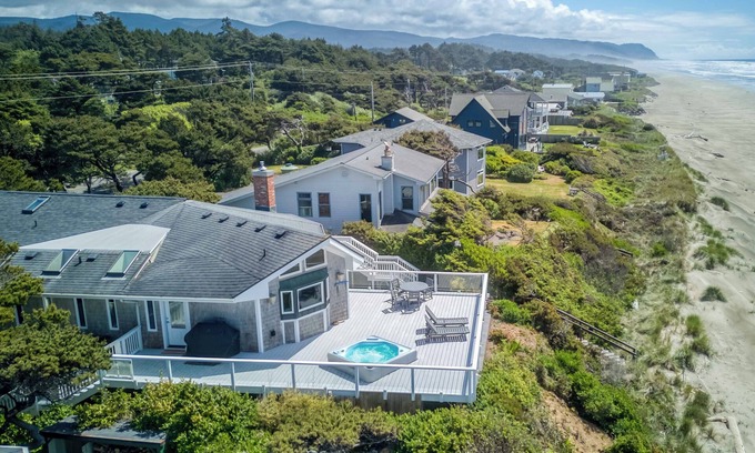 Waldport House | Panoramic Views from this Luxurious Oceanfront Home with Hot Tub and Wet Bar!
