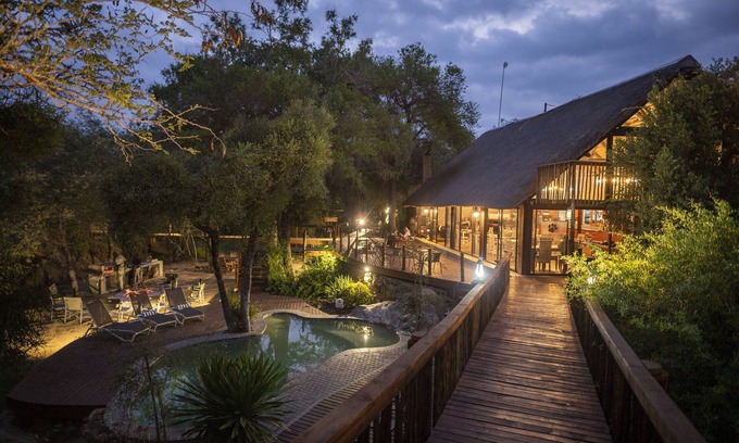 Thorny Bush Game Reserve Cabin | Panzi Lodge