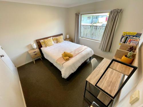 Papamoa Beach Apartment | Papamoa Two Rooms & Kitchenette - Dogs welcome