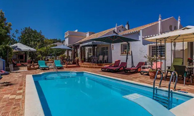 Alcalar House | Papoula Apartment in Quinta Velha by LovelyStay