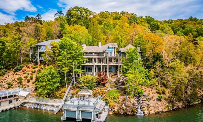 Lake Lure House | Parabull's Point