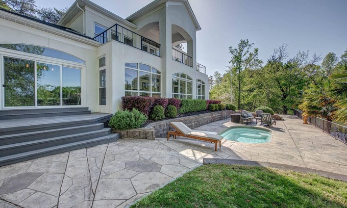 Bowling Green House | Paradise at the Palisades