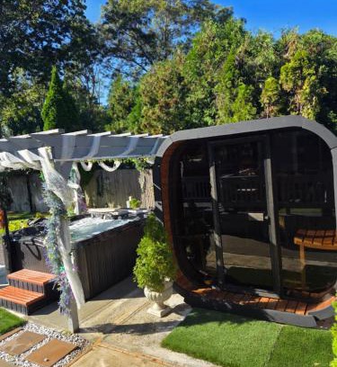 Mastic House | Paradise Citadel, Sauna, Htd pool hottub Golf Basketball