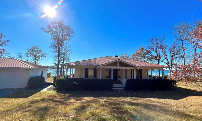 Prosperity House | Paradise on Lake Murray, SC with deck, dock, great views, fishing, fire pit.